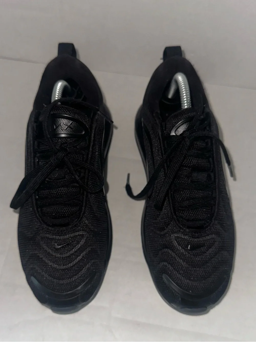 Nike Air Max 720  Shoes size 4Y AQ3196-006 Triple Black Anthracite